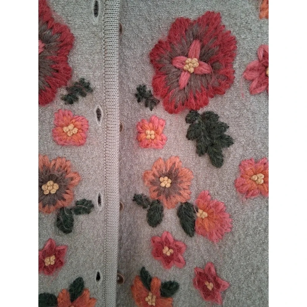vintage 100 % Wool.Appleseed's Petites floral embroidered cardigan. P M . - Picture 3 of 14